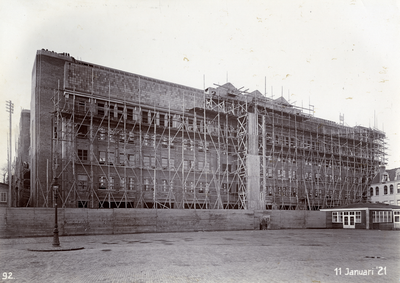 807379 Gezicht op het in aanbouw zijnde gebouw van de Jaarbeurs aan het Vredenburg te Utrecht.